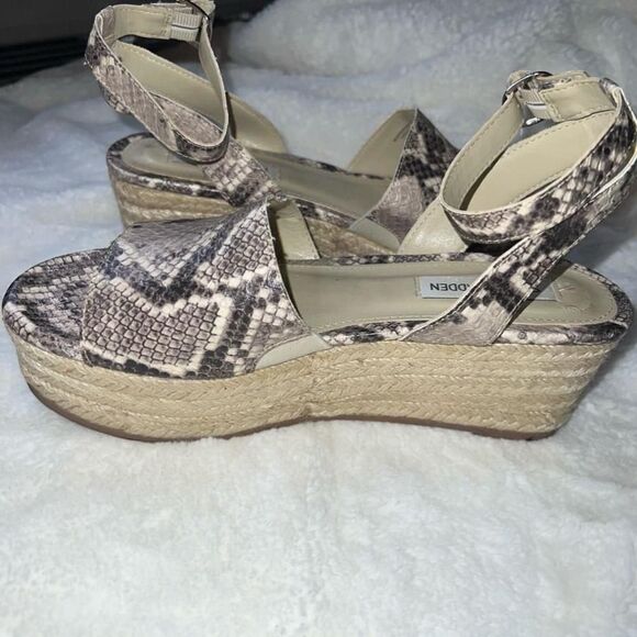 Women's Steve Madden Brown and Black Snakeskin Print Wedge Sandals Size 8 - Picture 3 of 5
